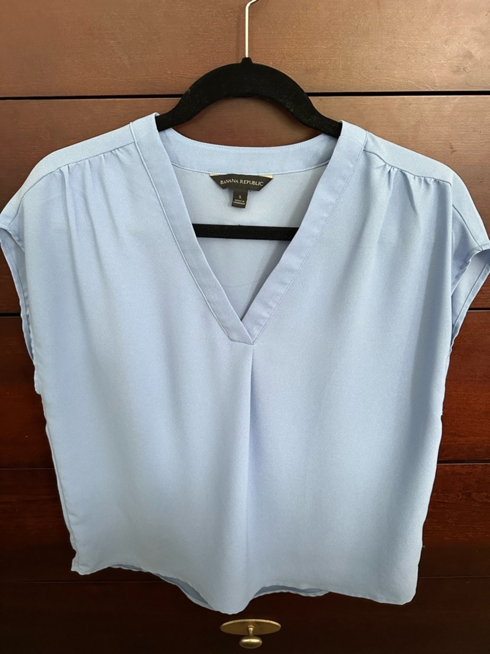 Banana Republic light blue v neck top. Size S